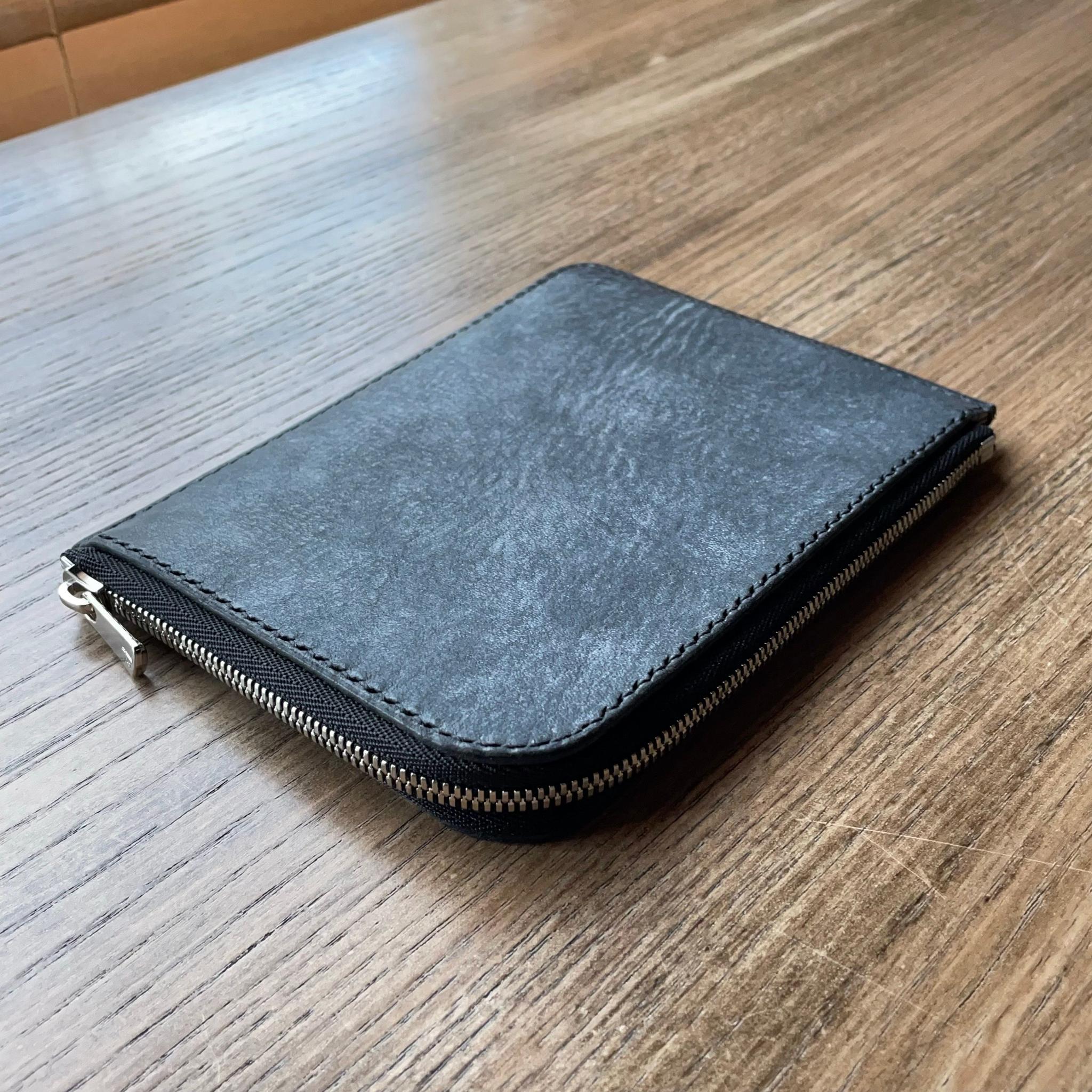 《L字ファスナー型》レザーパスポートケース（ブラック）1枚目の画像