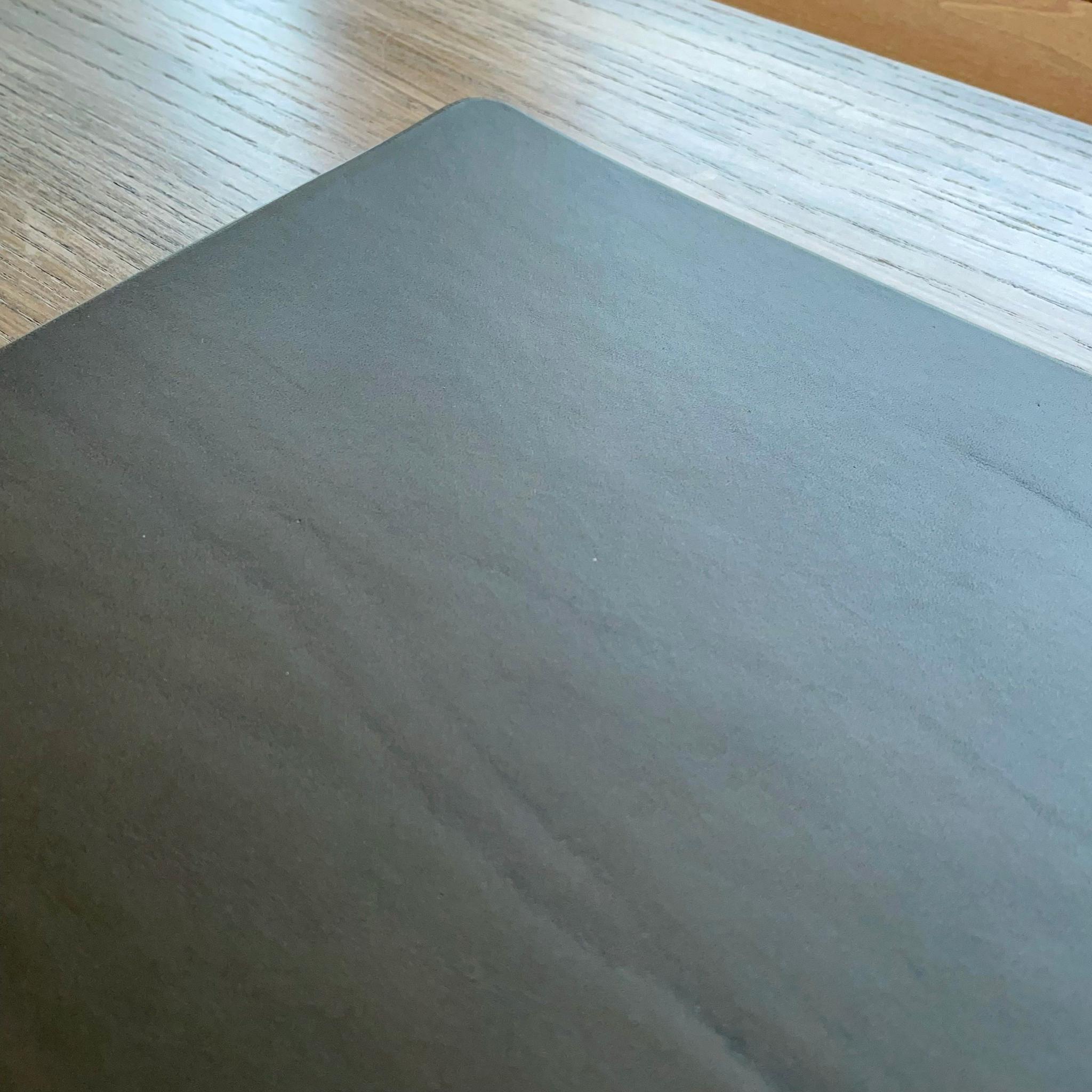 《380mm × 280mm》レザーデスクマット（オリーブ） | 5枚目