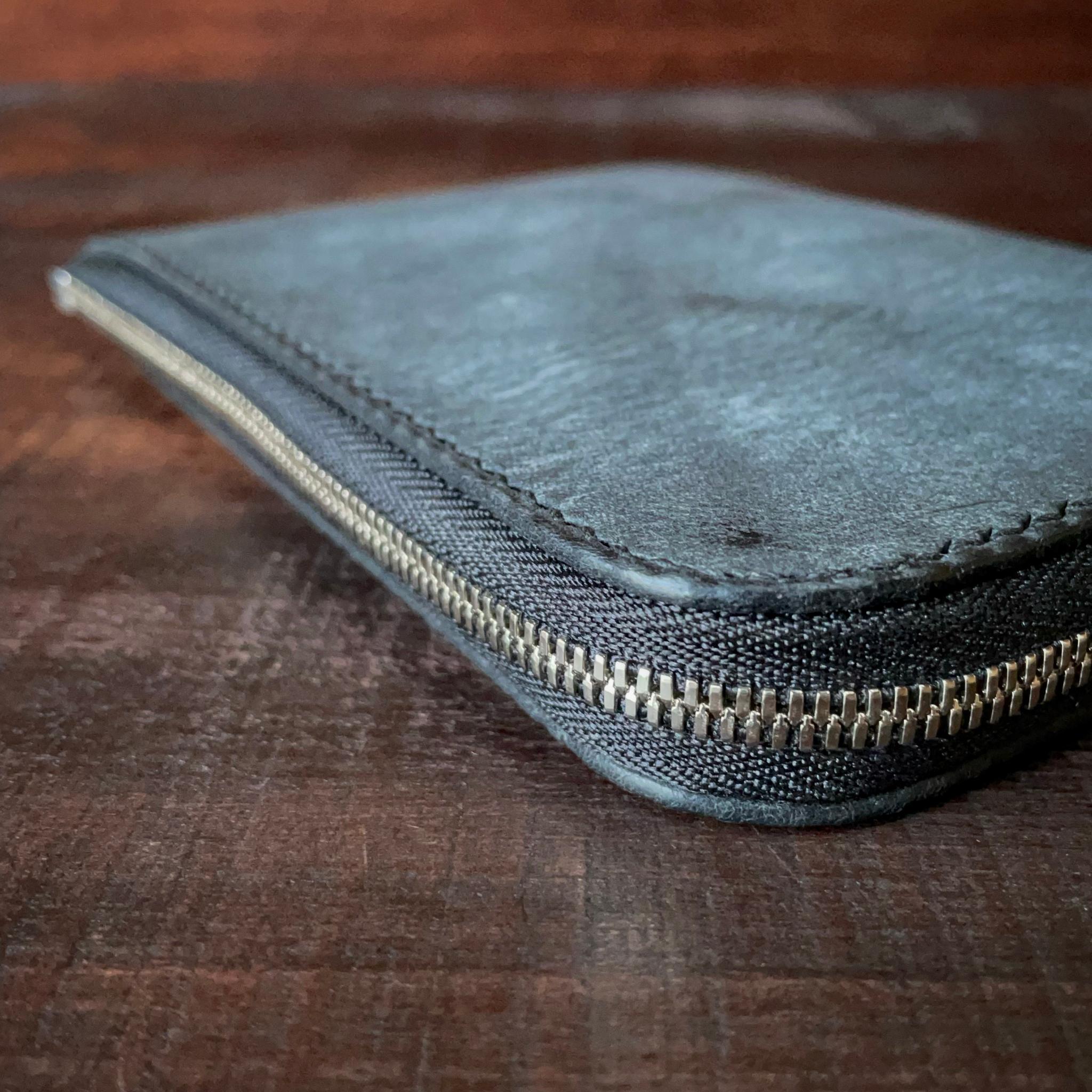 《L字ファスナー型》レザーパスポートケース(ブラック) | 3枚目