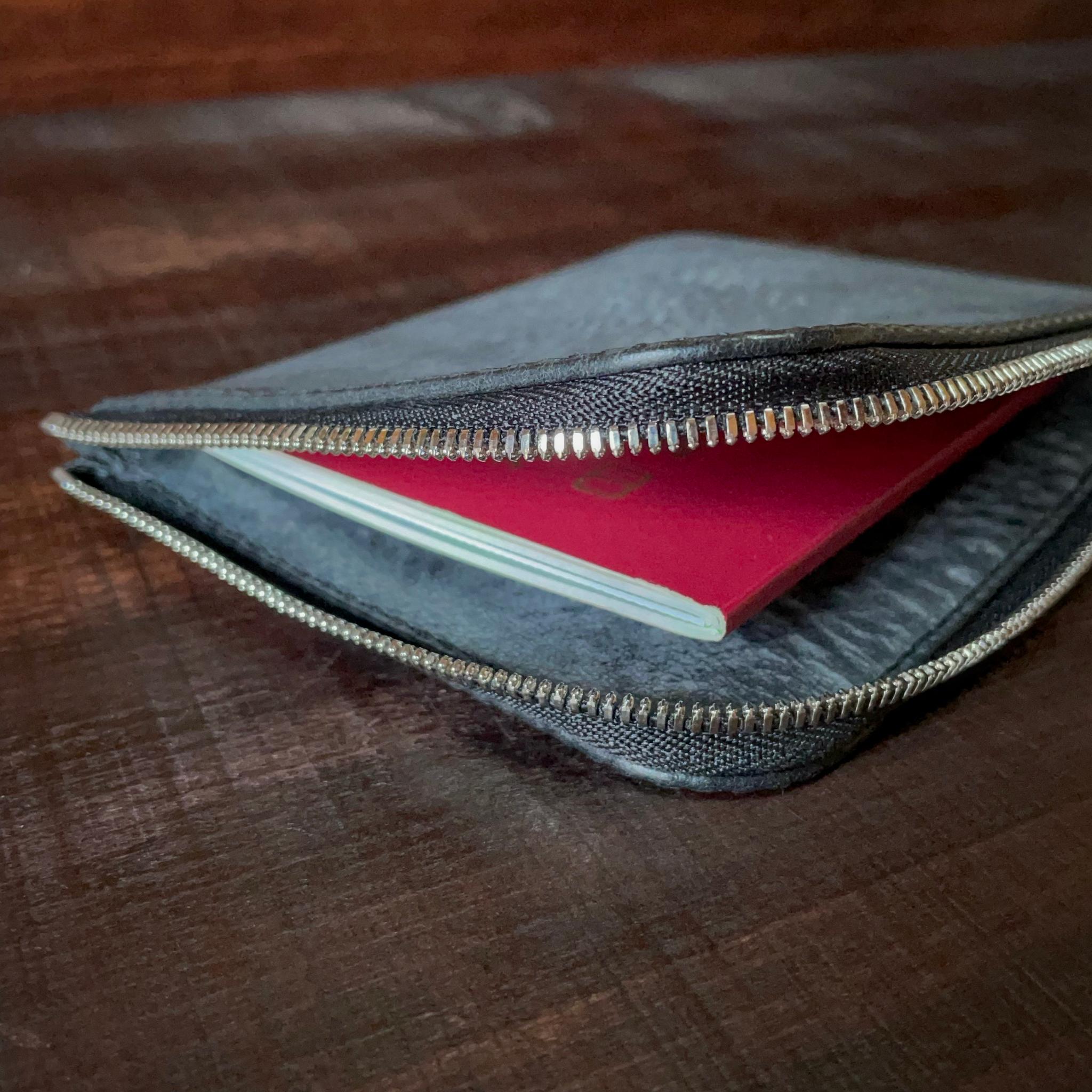 《L字ファスナー型》レザーパスポートケース(ブラック) | 5枚目